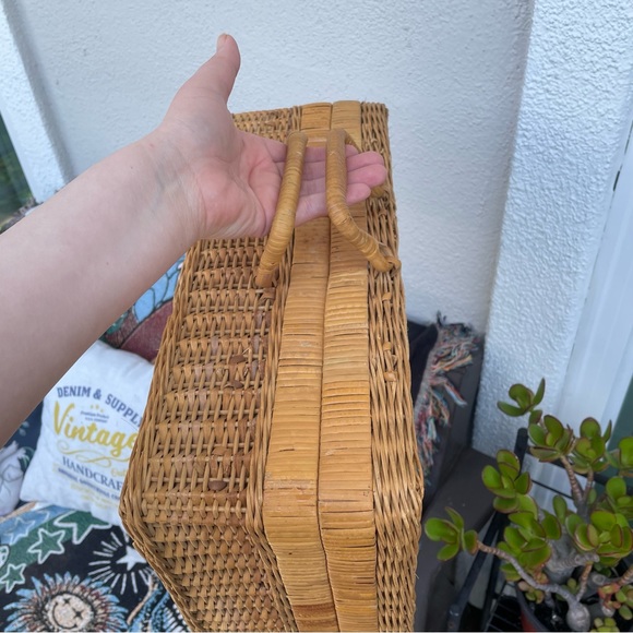 Vintage Wicker Picnic Basket - Picture 5 of 13